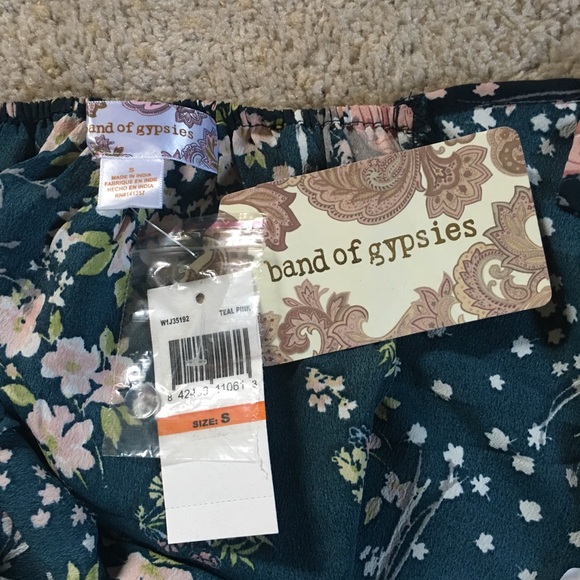 Long sleeve cold shoulder dress - Picture 8 of 8